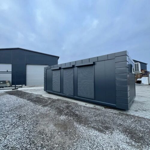 Modulaire kantoorunit 8 x 3 meter 22 Geïsoleerde kantoorunit 8 x 3 meter geplaatst op bedrijfsterrein